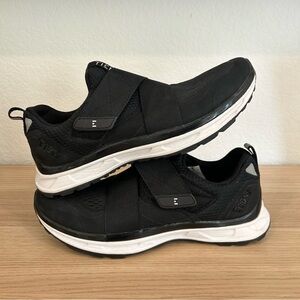 TIEM black spin shoes with cleats